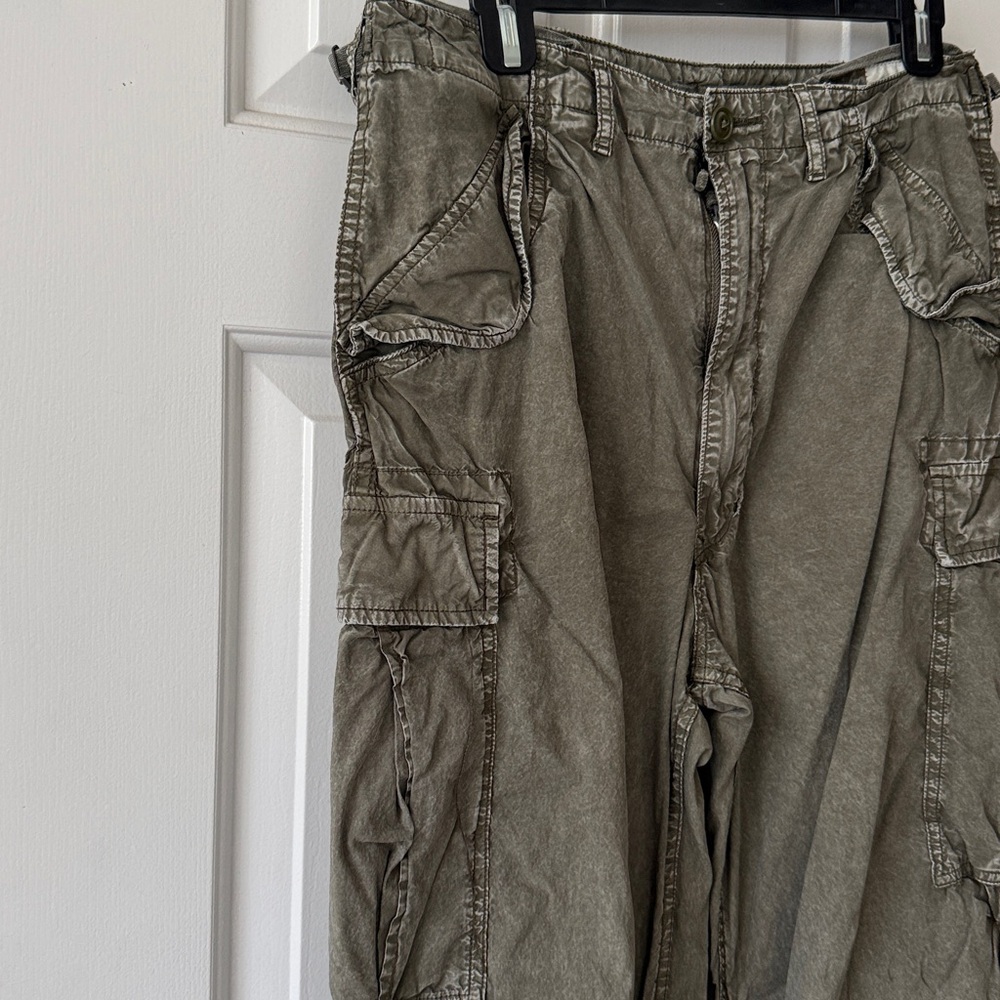 R13 Wide Leg Cargo Pants in GD Olive 28- Small Hole - Picture 5 of 16